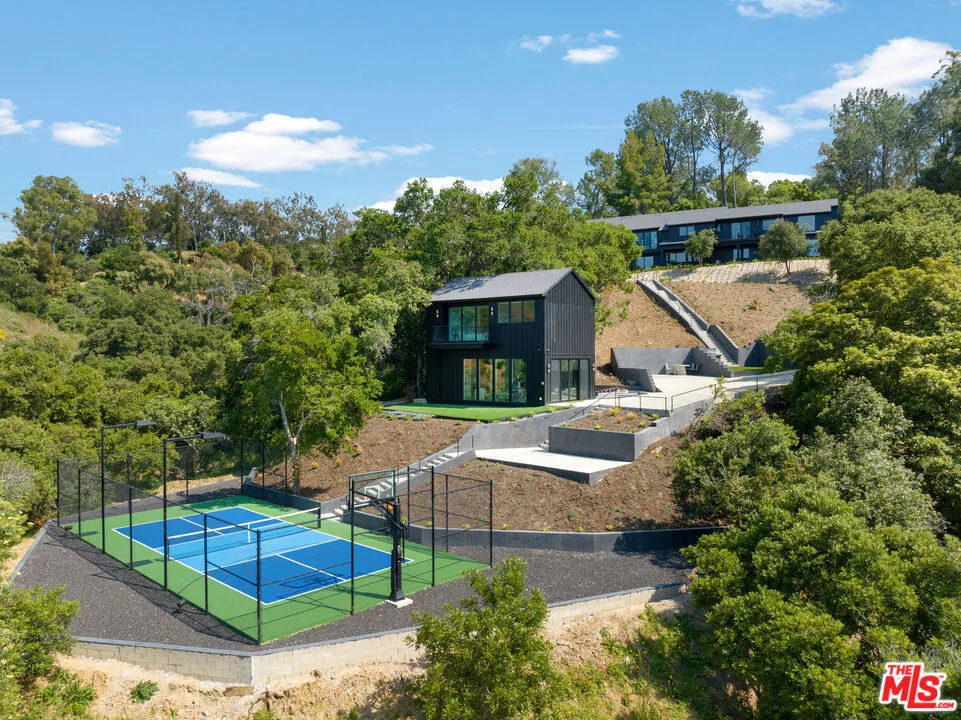 3140 Coldwater Canyon Studio City, CA 91604