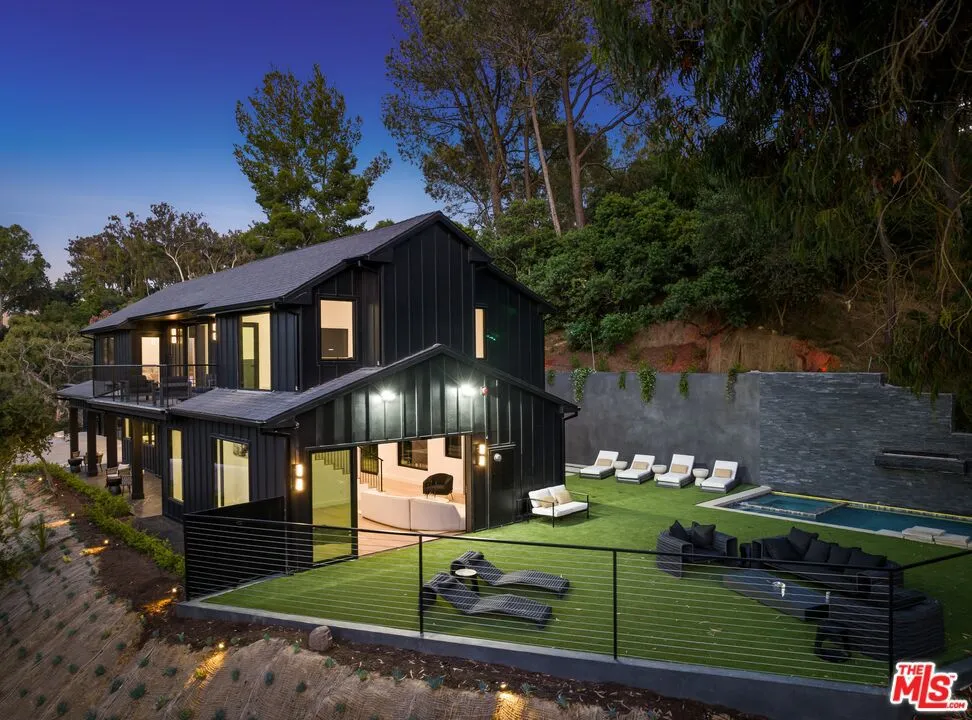 3140 Coldwater Canyon Studio City, CA 91604