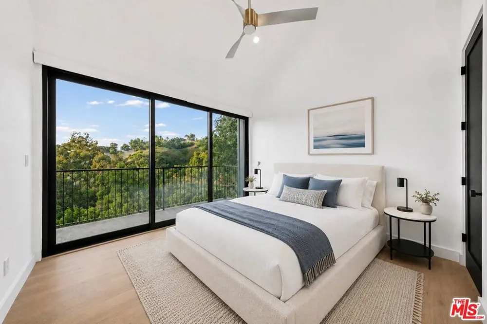 3140 Coldwater Canyon Studio City, CA 91604