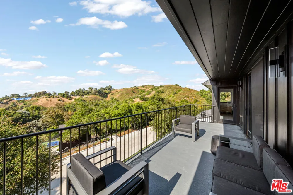 3140 Coldwater Canyon Studio City, CA 91604
