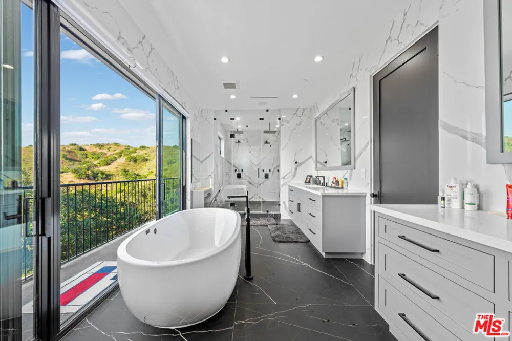 3140 Coldwater Canyon Studio City, CA 91604