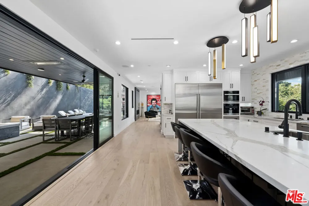 3140 Coldwater Canyon Studio City, CA 91604
