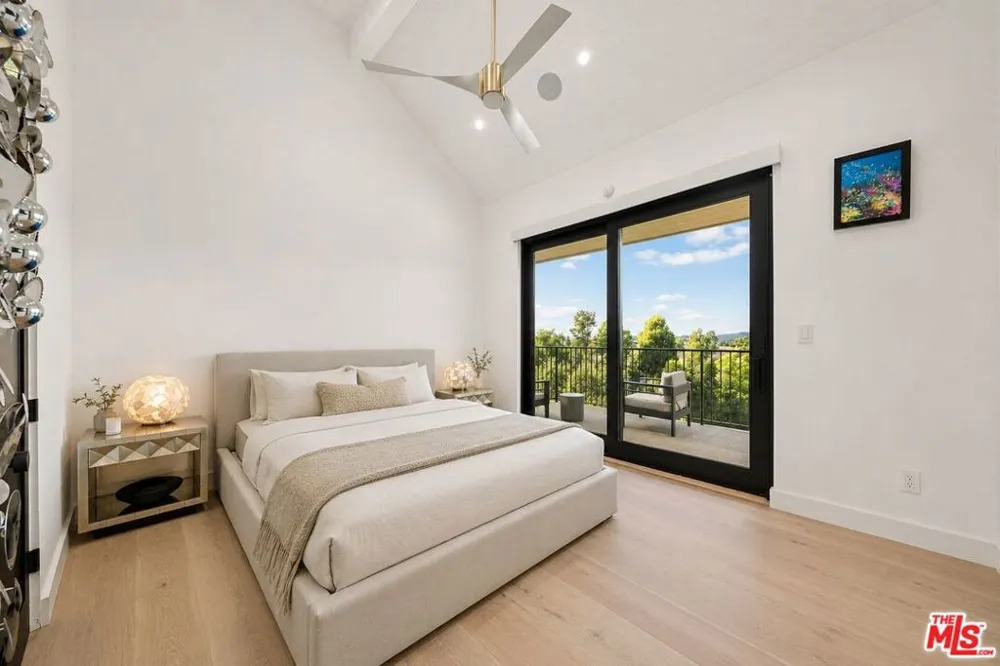 3140 Coldwater Canyon Studio City, CA 91604