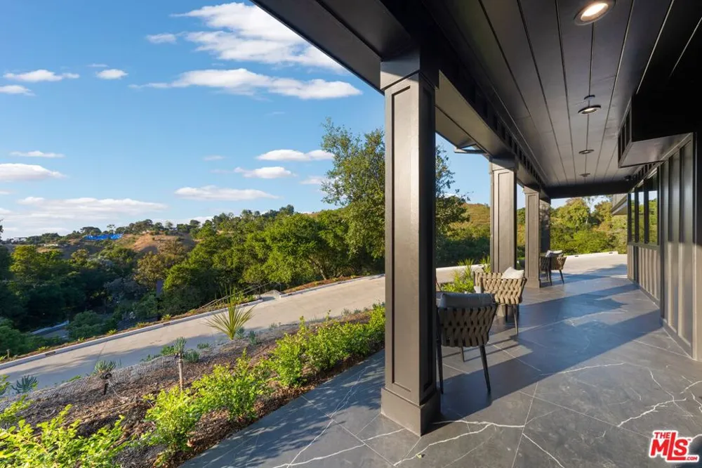 3140 Coldwater Canyon Studio City, CA 91604
