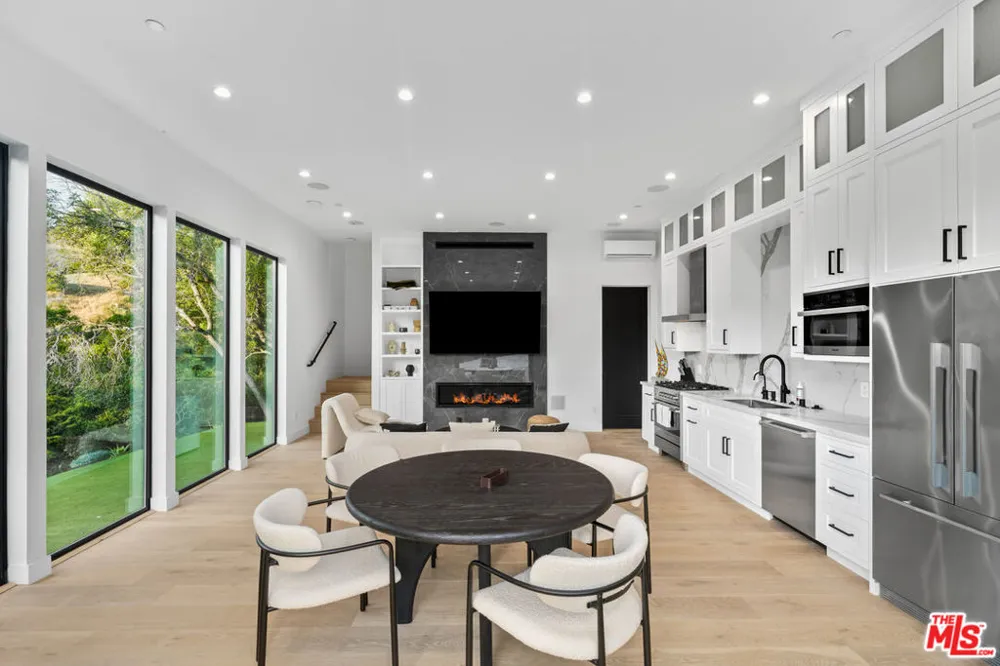 3140 Coldwater Canyon Studio City, CA 91604