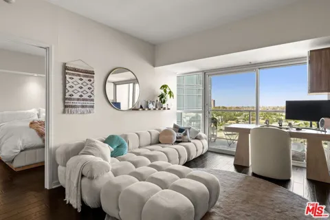 13700 Marina Pointe Drive #809