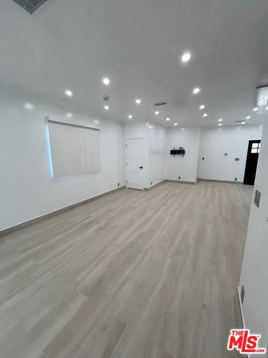 6915 Laramie Avenue Winnetka, CA 91306
