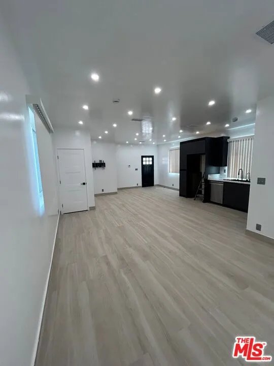 6915 Laramie Avenue Winnetka, CA 91306