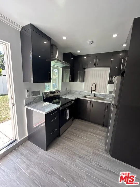 6915 Laramie Avenue Winnetka, CA 91306