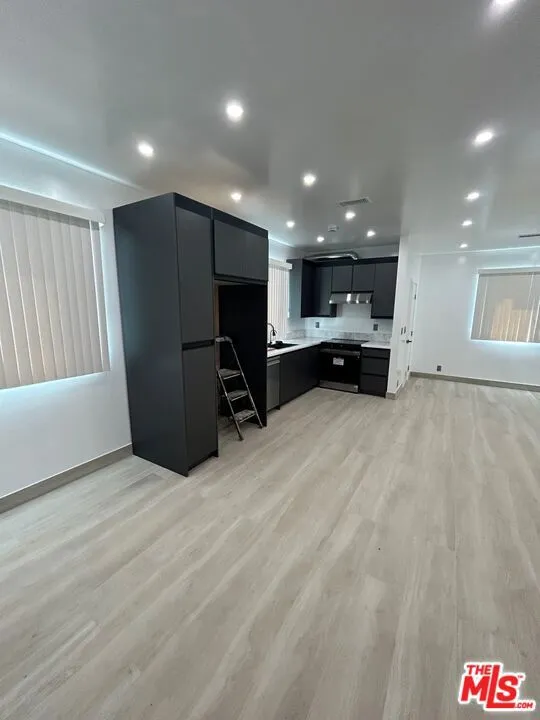6915 Laramie Avenue Winnetka, CA 91306