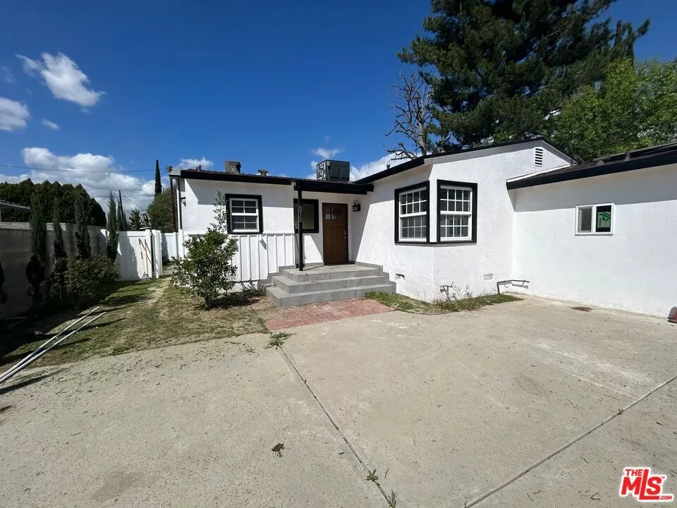 6915 Laramie Avenue Winnetka, CA 91306