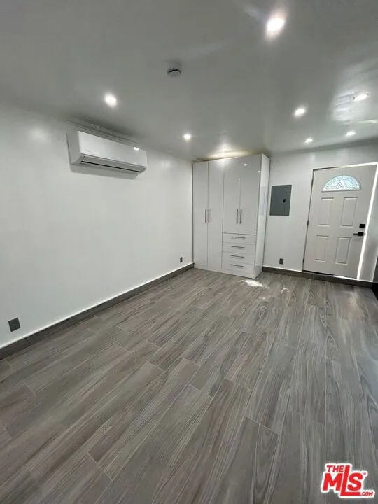 6915 Laramie Avenue Winnetka, CA 91306