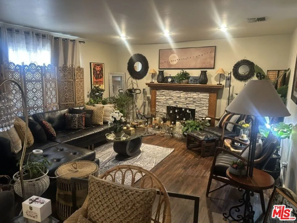 6733 Bernal Street Simi Valley, CA 93063