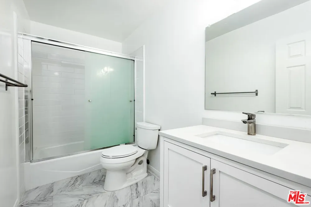 8718 Rosewood Avenue West Hollywood, CA 90048
