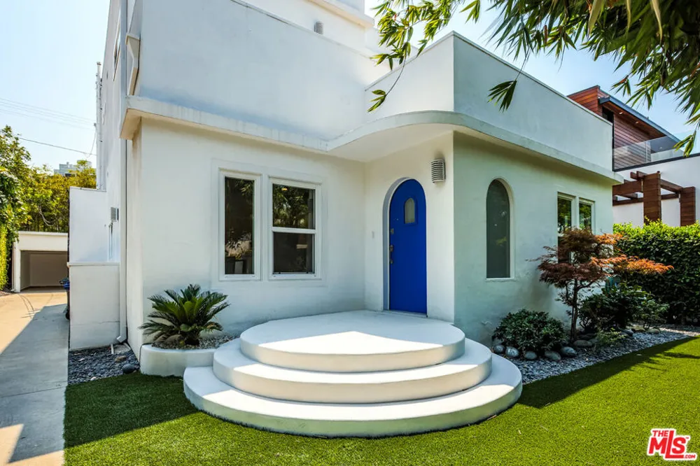 8718 Rosewood Avenue West Hollywood, CA 90048