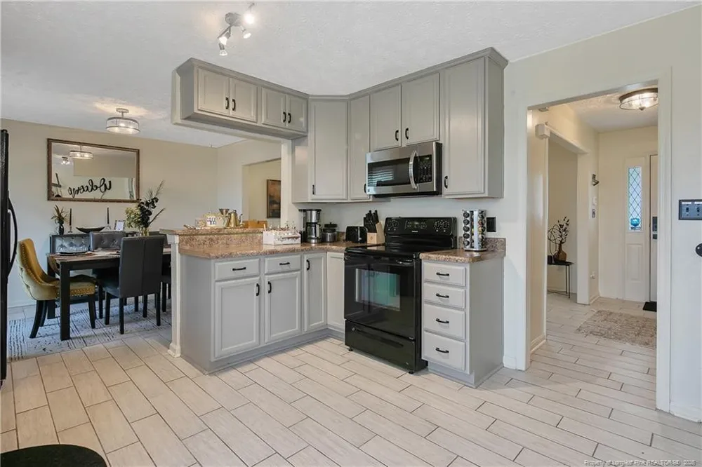 6213 Streeter Drive Hope Mills, NC 28348