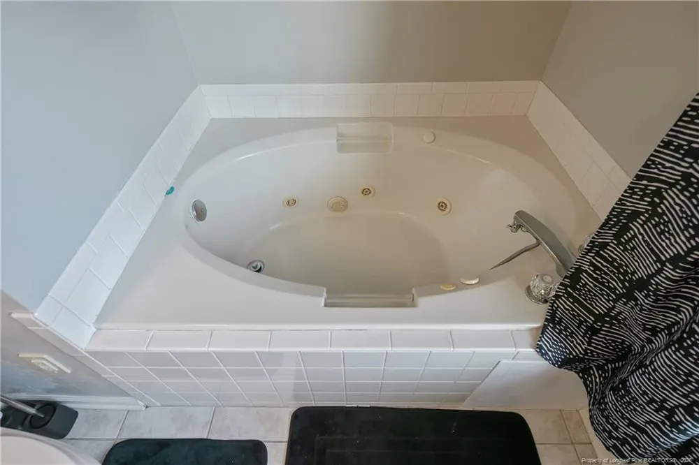 6213 Streeter Drive Hope Mills, NC 28348