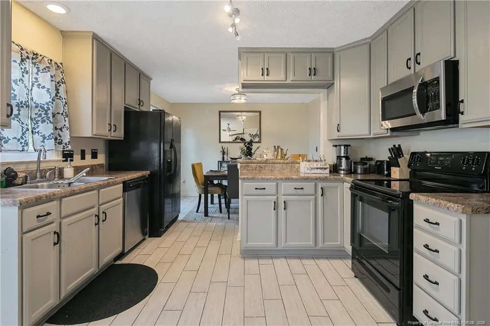 6213 Streeter Drive Hope Mills, NC 28348