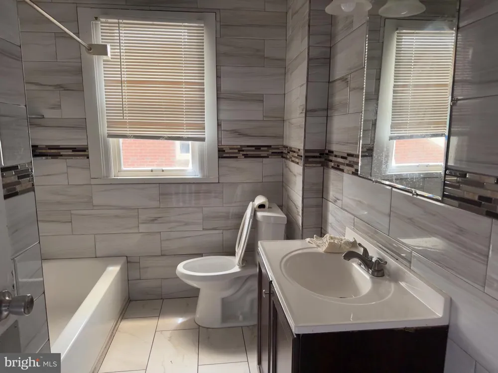 7476 OXFORD AVENUE Philadelphia, PA 19111