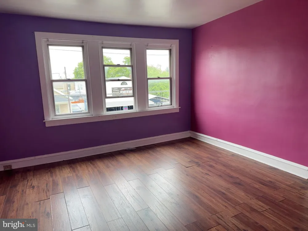 7476 OXFORD AVENUE Philadelphia, PA 19111