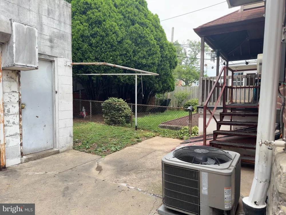 7476 OXFORD AVENUE Philadelphia, PA 19111