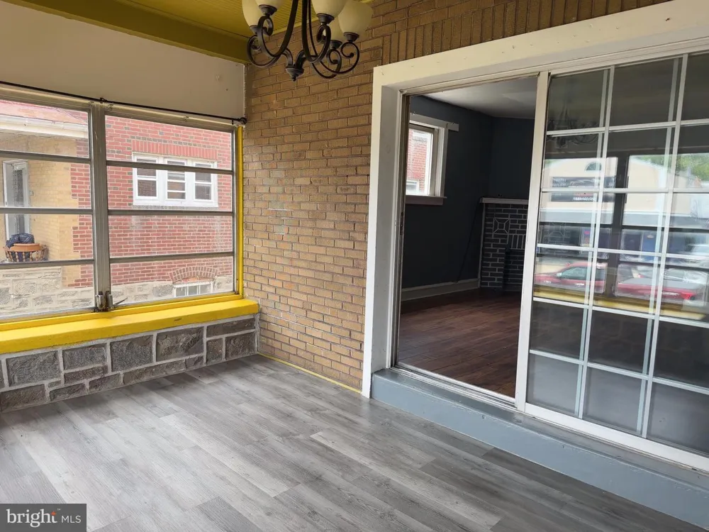 7476 OXFORD AVENUE Philadelphia, PA 19111
