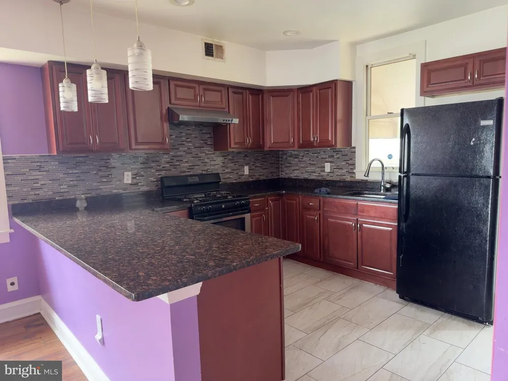 7476 OXFORD AVENUE Philadelphia, PA 19111