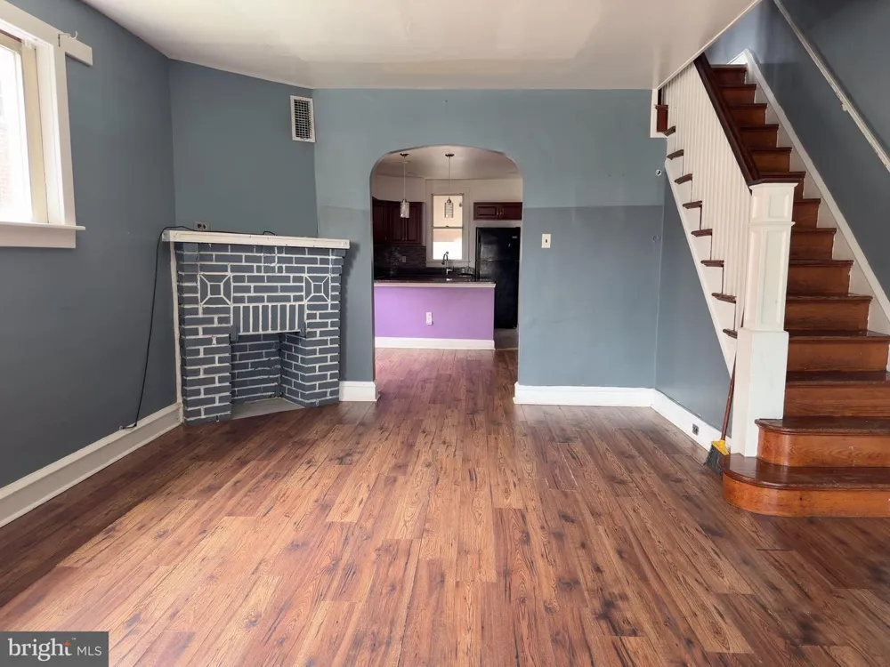 7476 OXFORD AVENUE Philadelphia, PA 19111