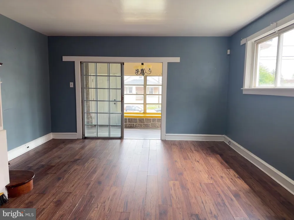 7476 OXFORD AVENUE Philadelphia, PA 19111