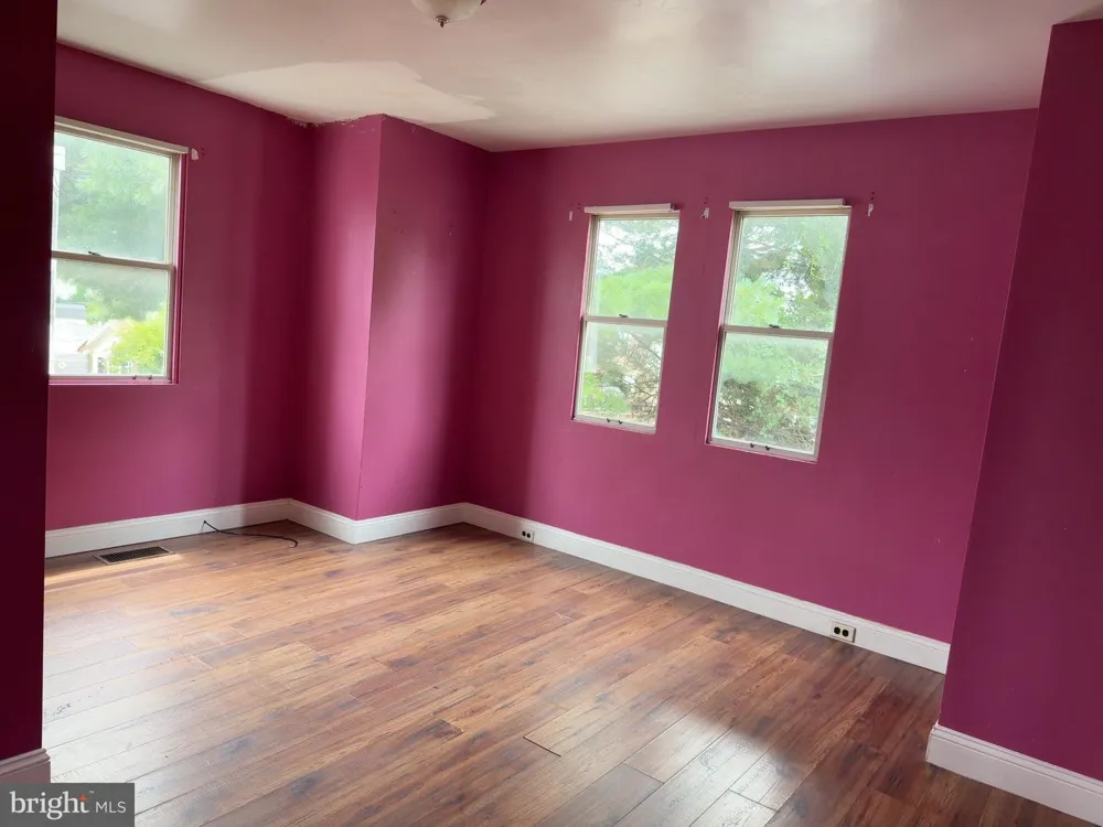 7476 OXFORD AVENUE Philadelphia, PA 19111