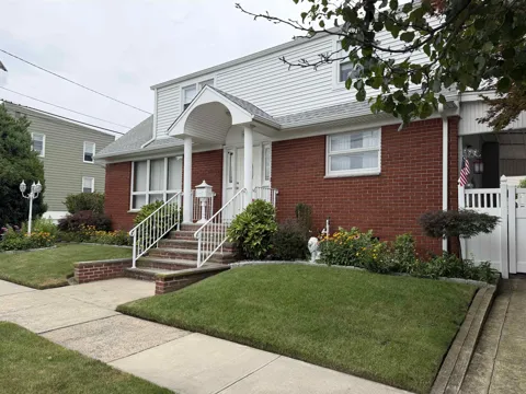 654 CHASE AVE
