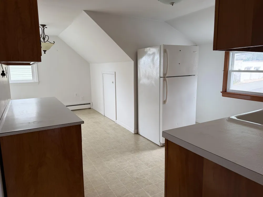 654 CHASE AVE Lyndhurst, NJ 07071