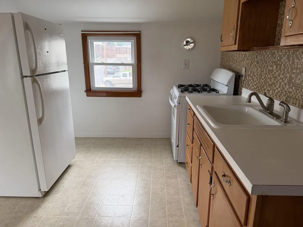 654 CHASE AVE Lyndhurst, NJ 07071