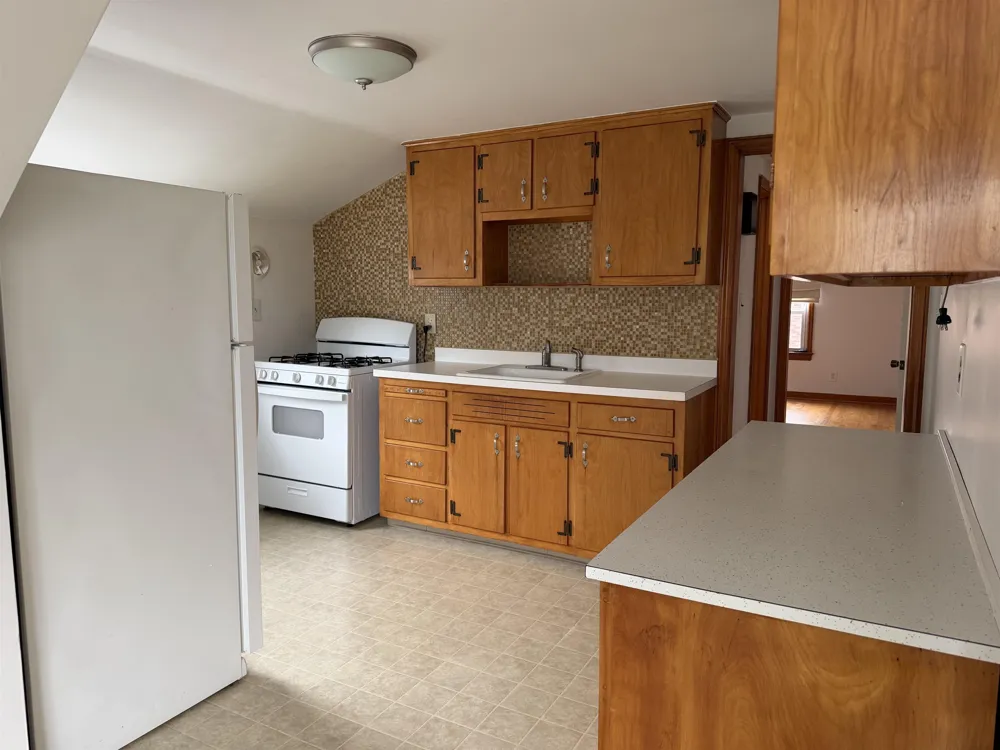 654 CHASE AVE Lyndhurst, NJ 07071