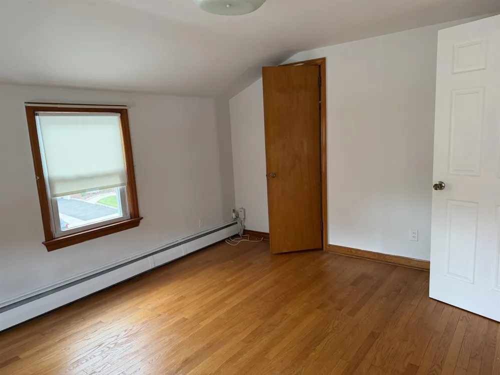 654 CHASE AVE Lyndhurst, NJ 07071