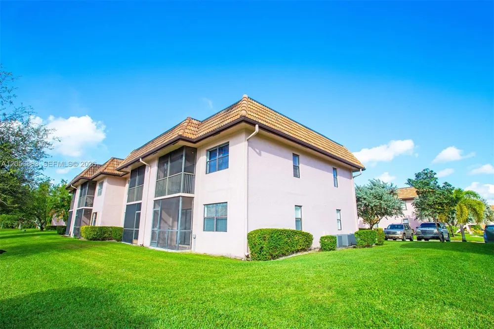 1000 NW 106th Ter #101 Pembroke Pines, FL 33026