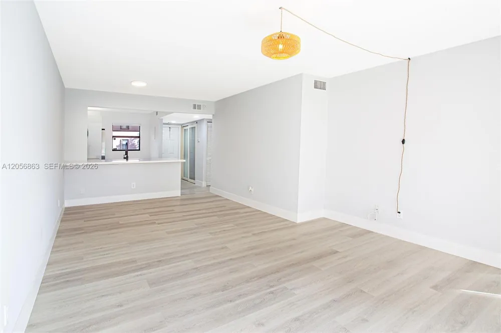 1000 NW 106th Ter #101 Pembroke Pines, FL 33026