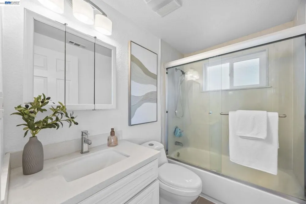 2000 Miramar Ave Castro Valley, CA 94578