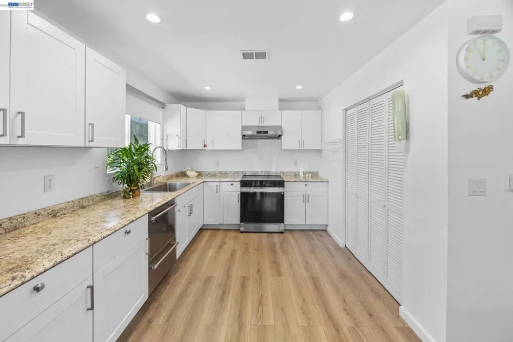 2000 Miramar Ave Castro Valley, CA 94578