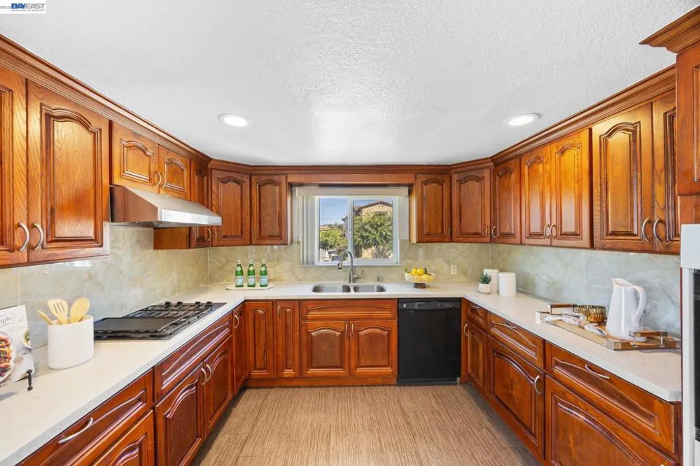 2000 Miramar Ave Castro Valley, CA 94578