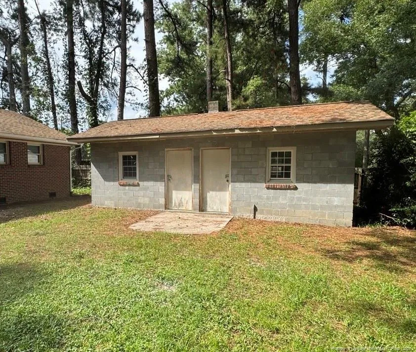 107 S 1st Street Maxton, NC 28364