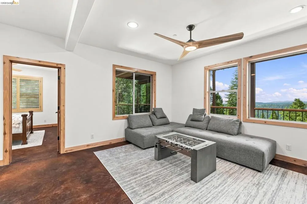 22062 Lakeview Dr Mi Wuk Village, CA 95346
