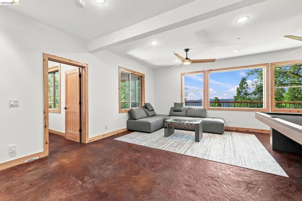 22062 Lakeview Dr Mi Wuk Village, CA 95346