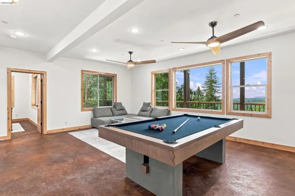 22062 Lakeview Dr Mi Wuk Village, CA 95346