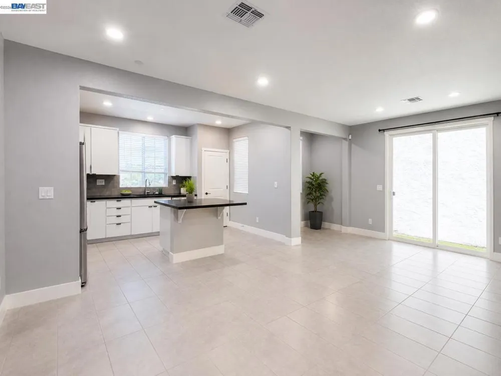 3141 Bluebird court West Sacramento, CA 95691