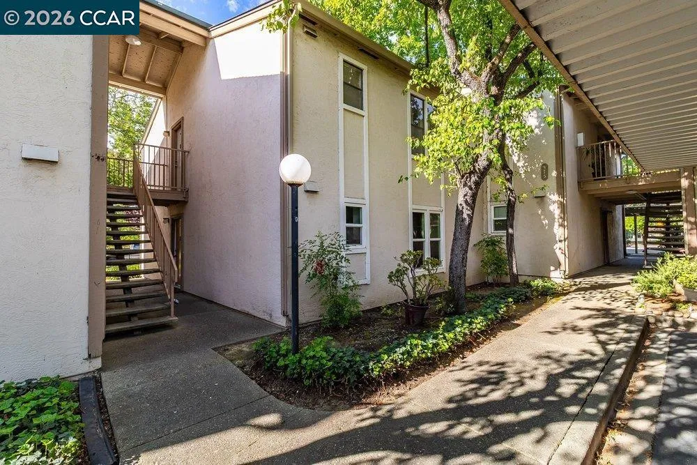 375 Camelback Drive #4 Pleasant Hill, CA 94523