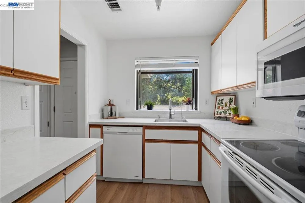 2598 Oak Rd #284 Walnut Creek, CA 94597