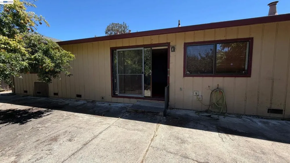 1988 Calaveras Dr Pittsburg, CA 94565