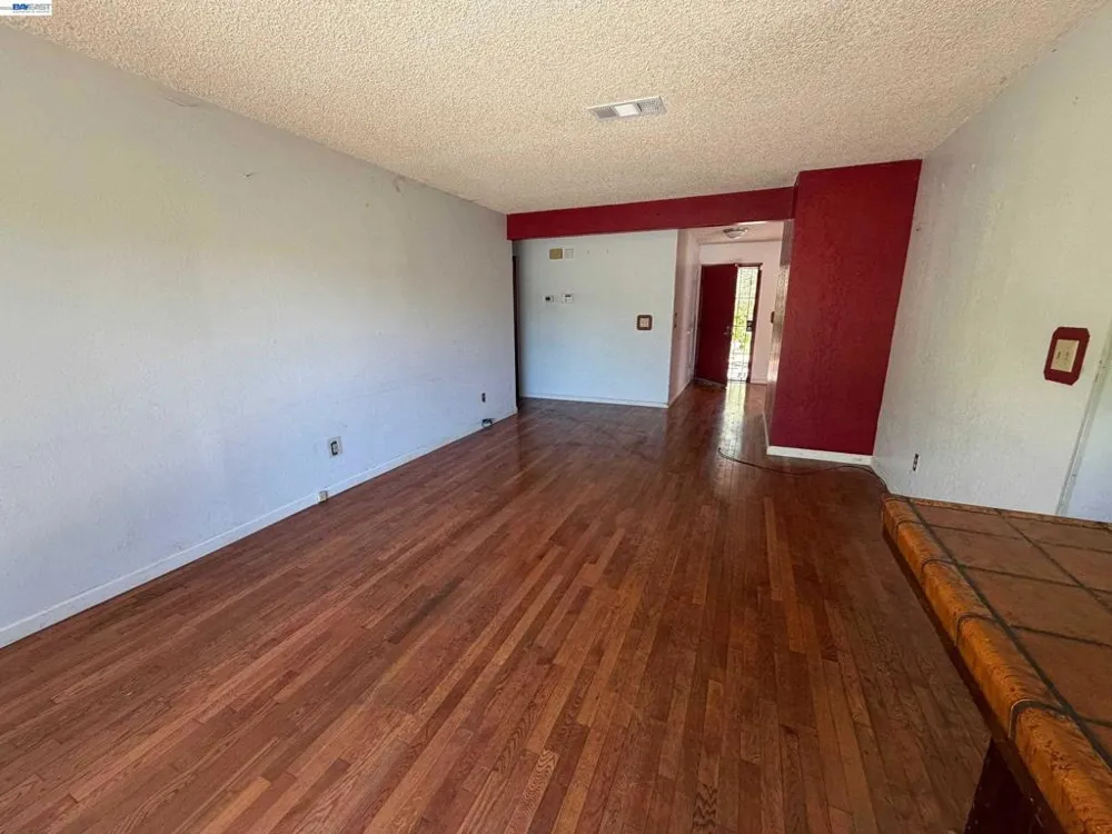 1988 Calaveras Dr Pittsburg, CA 94565