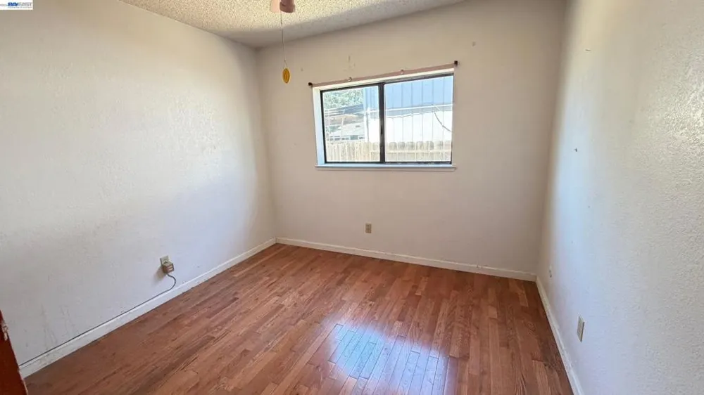 1988 Calaveras Dr Pittsburg, CA 94565
